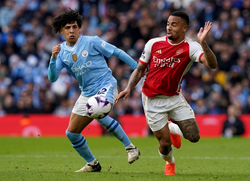 Manuel Akanji frustreret efter Manchester Citys uafgjorte resultat mod Arsenal